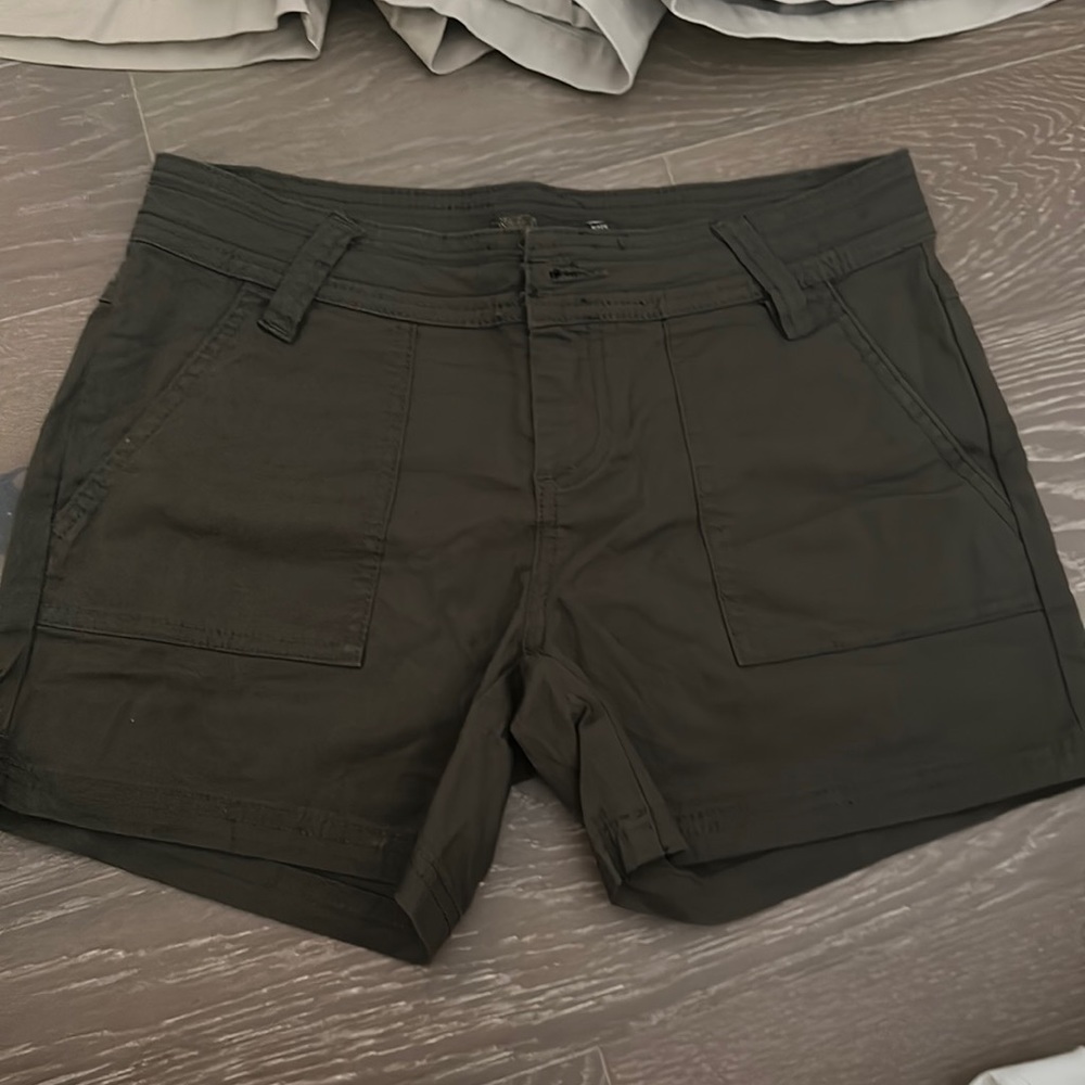 Woman size 2 and 4 Shorts